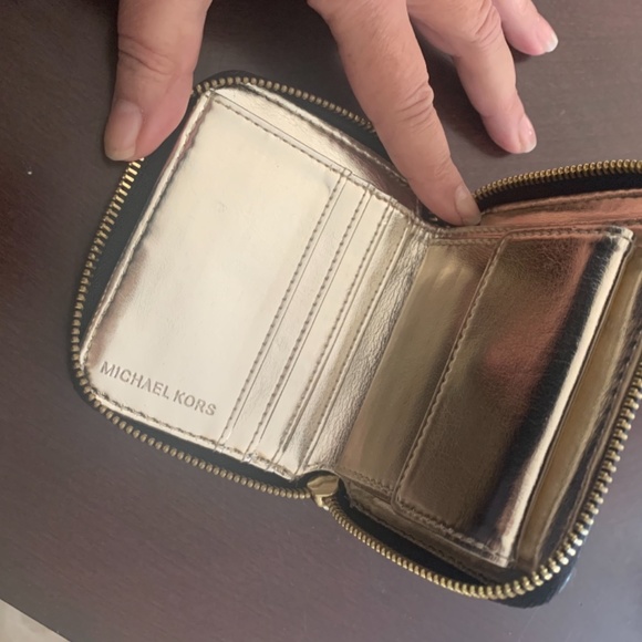 MICHAEL KOORS WALLET AUTHENTIC - Picture 2 of 2